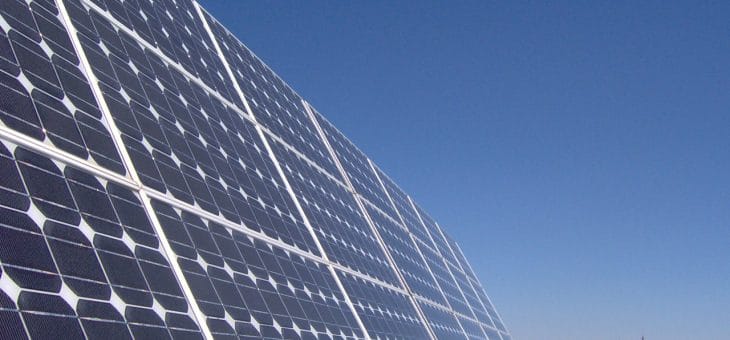 Bolsonaro diz que governo estuda redução de impostos em placas solares